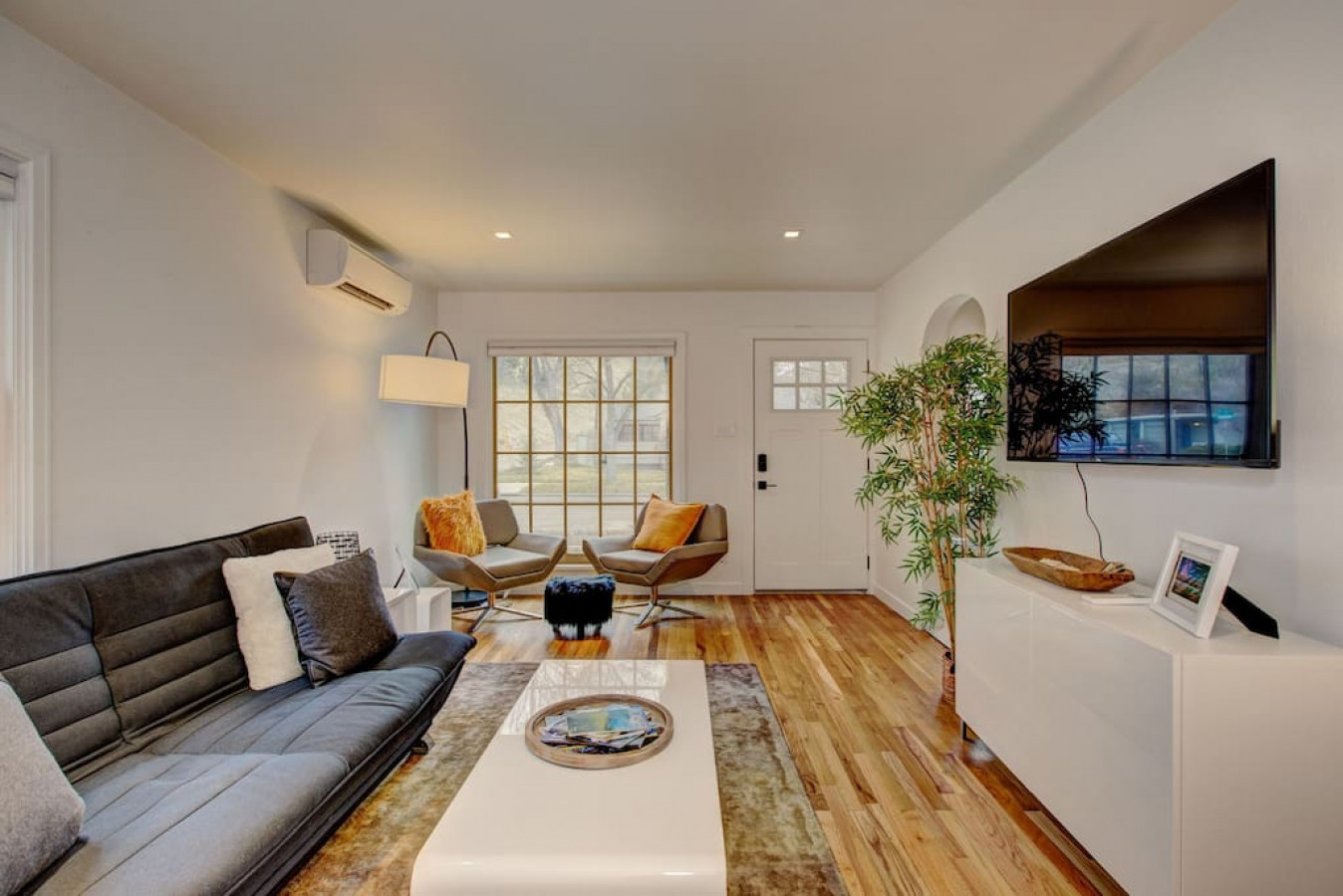 newly-renovated-in-hyde-park-21parking-+laundry/