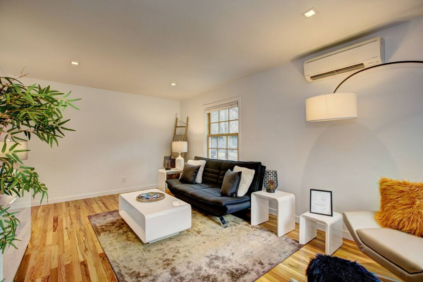 newly-renovated-in-hyde-park-21parking-+laundry/