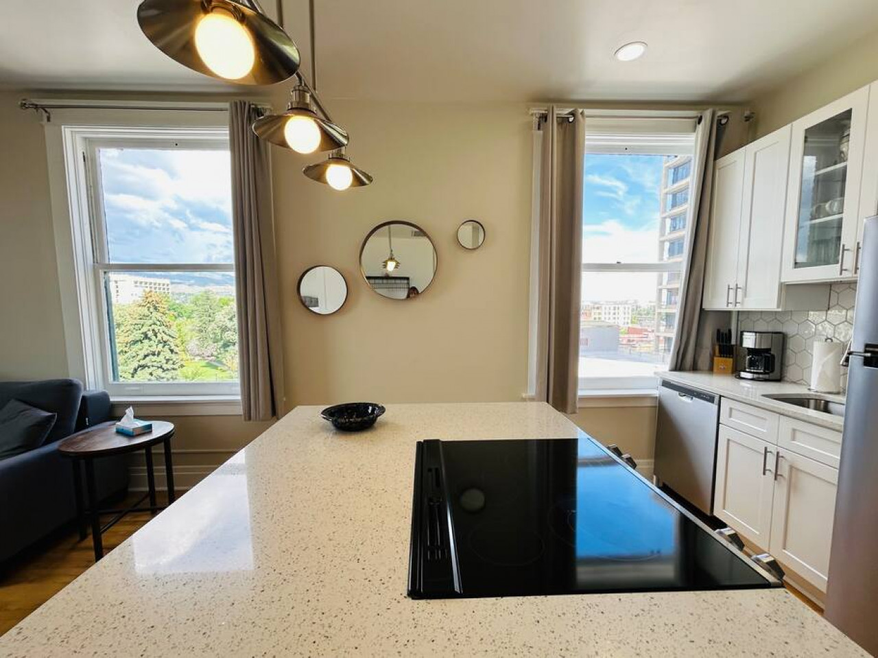 2-bed-luxury-downtown-apt-with-free-parking!/