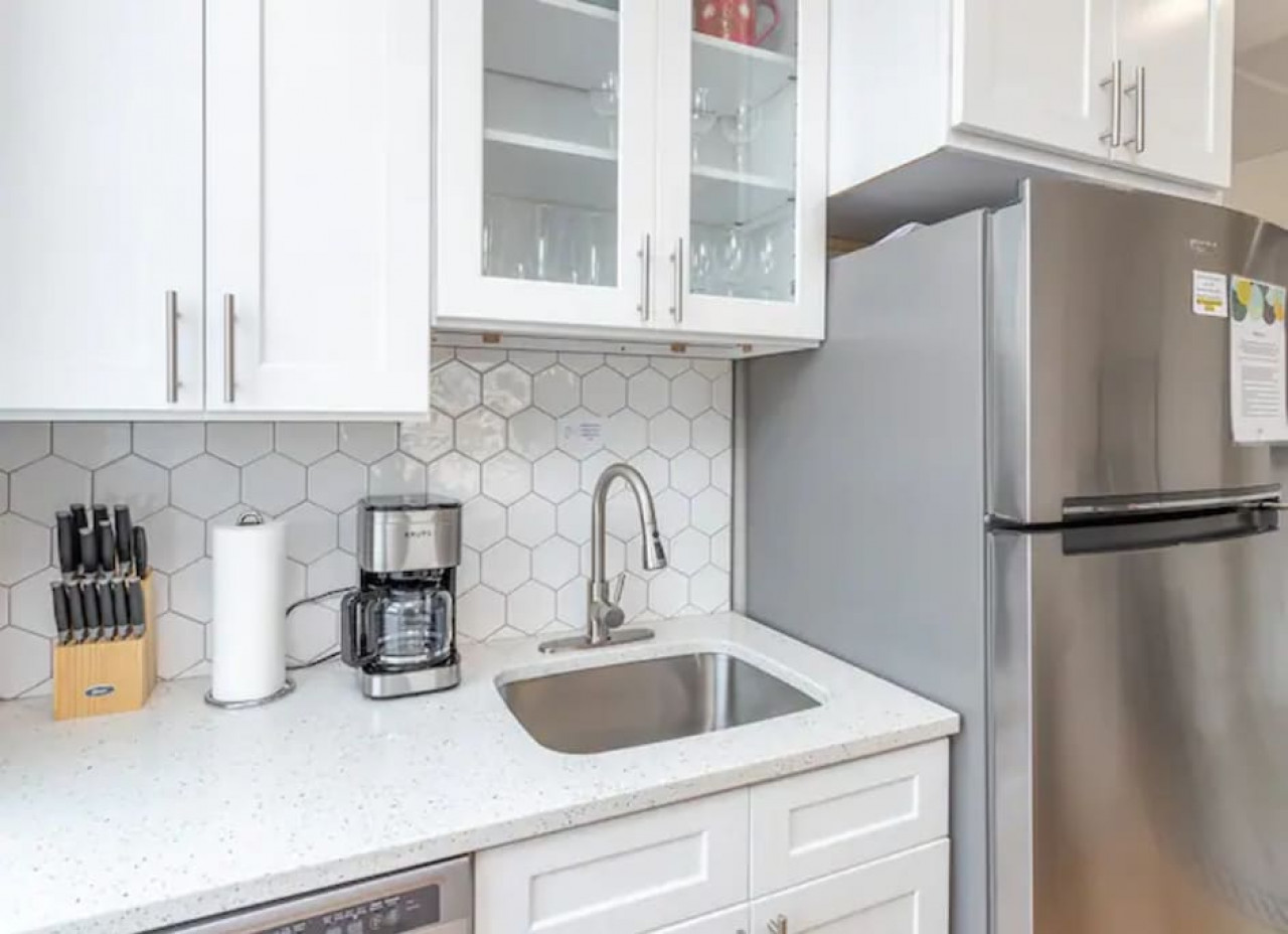 2-bed-luxury-downtown-apt-with-free-parking!/