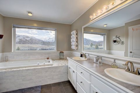 Scenic Nest in the Wilderness