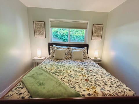 Bedroom 1: Queen bed