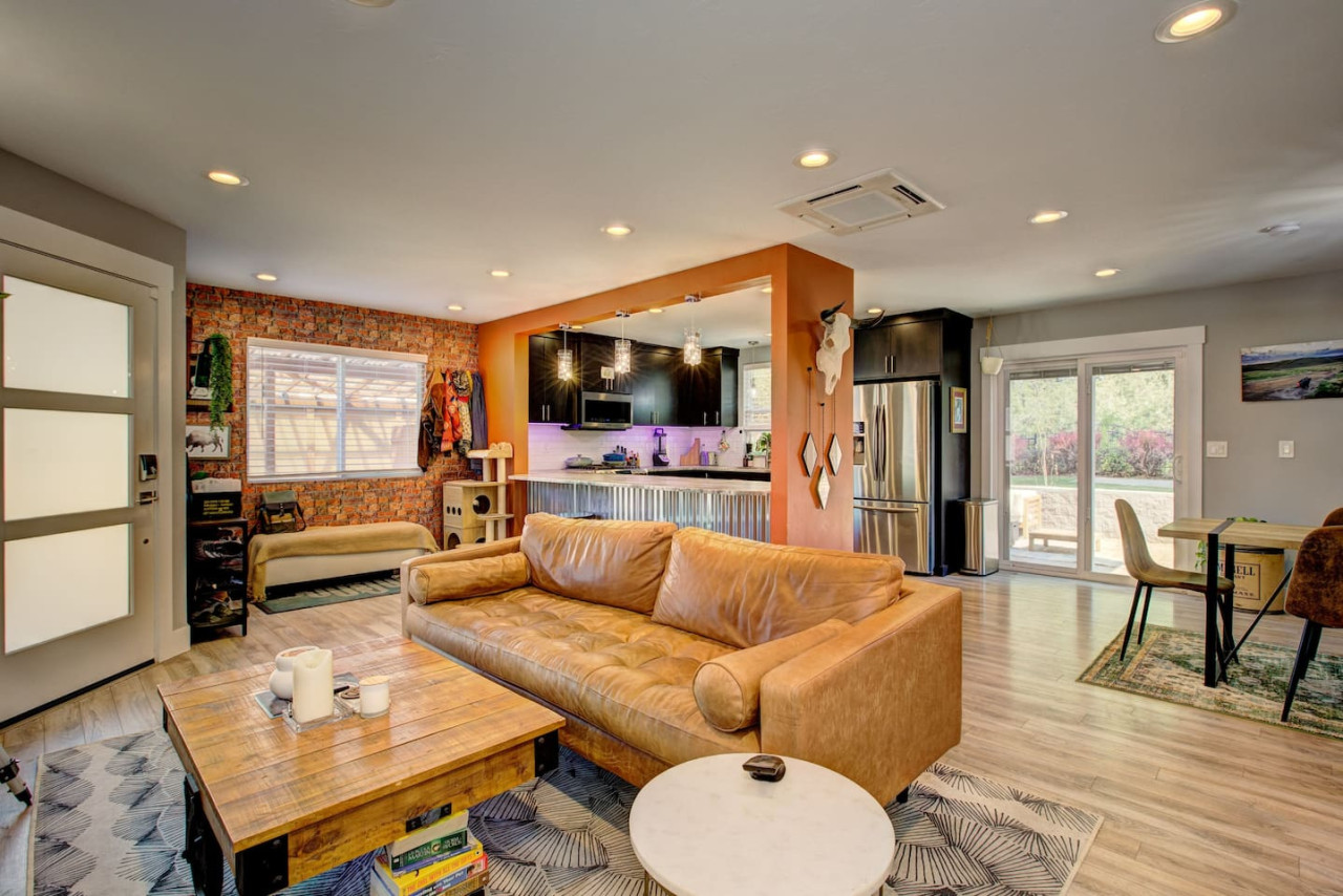 urban-cowgirl-on-boise-greenbelt/