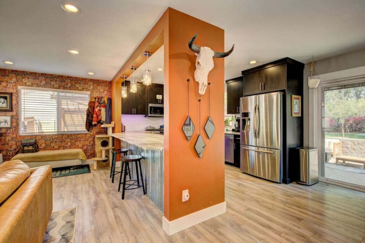 urban-cowgirl-on-boise-greenbelt/