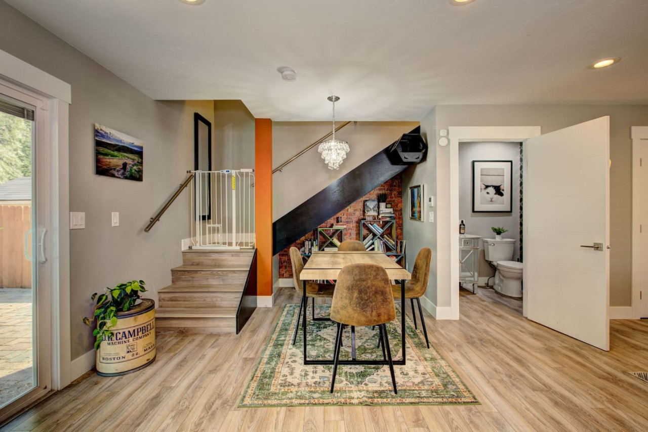 urban-cowgirl-on-boise-greenbelt/