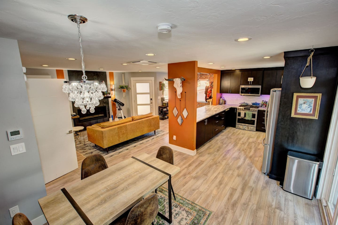 urban-cowgirl-on-boise-greenbelt/