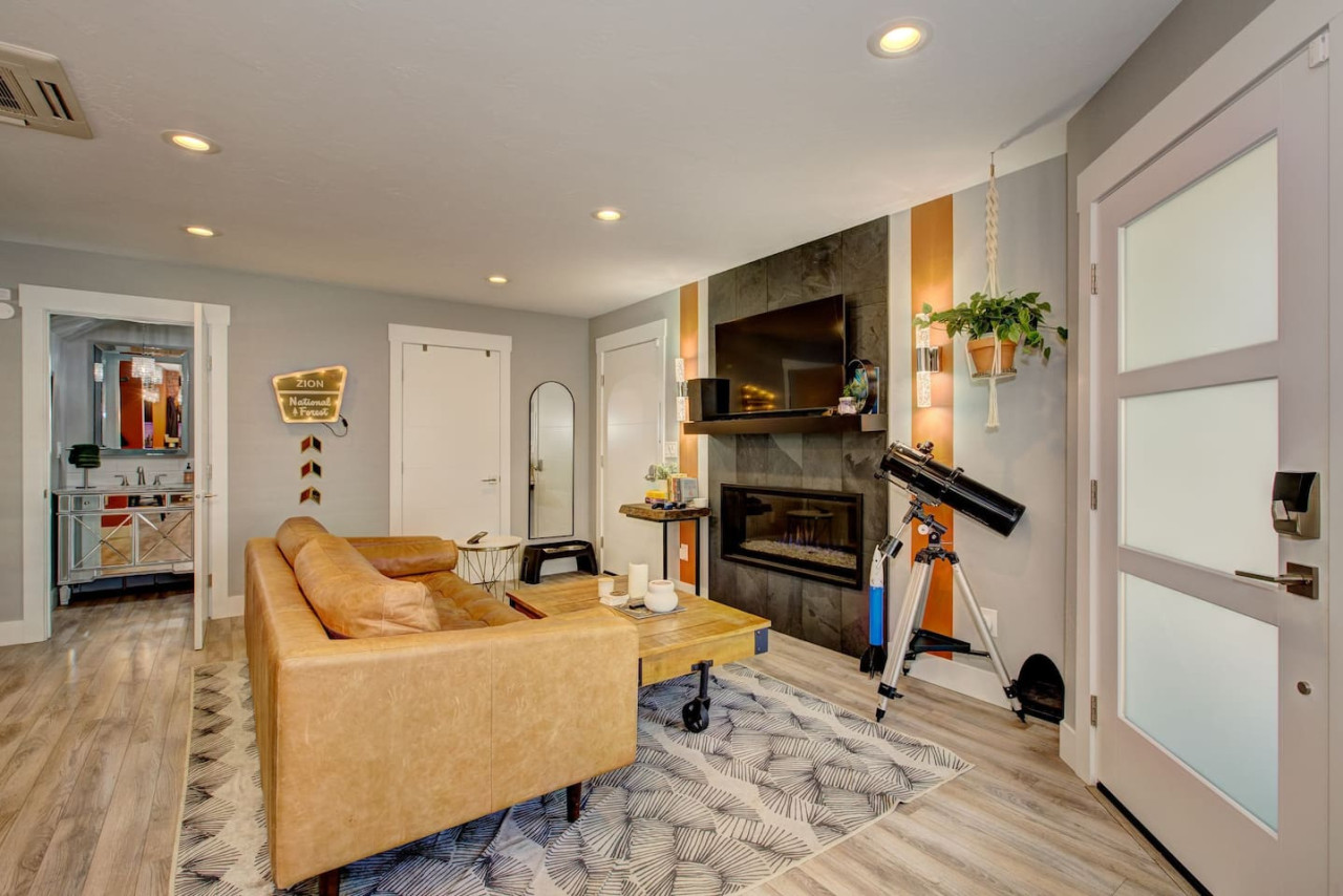 urban-cowgirl-on-boise-greenbelt/