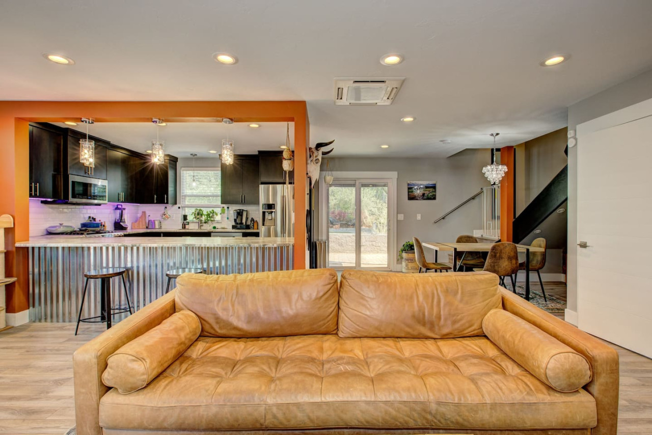 urban-cowgirl-on-boise-greenbelt/