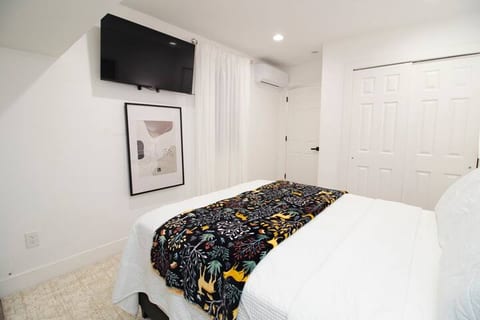 Newly Renovated | Clean | 2 Bedrooms Private Suite