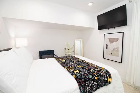 Newly Renovated | Clean | 2 Bedrooms Private Suite