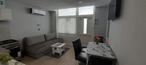 Apartment T & P - Unit 375539-13