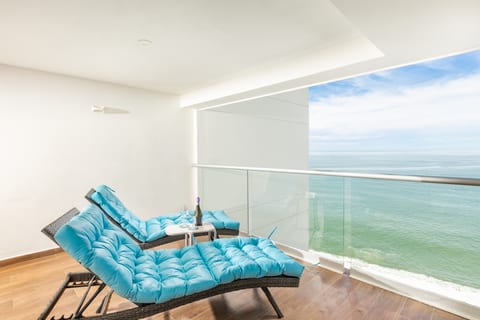Luxury 2-Bedroom Beachfront Oasis – Two Balconies