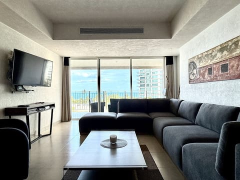 Grand Venetian - Zen oceanview condo in hotel zone