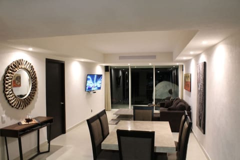 Grand Venetian - Zen oceanview condo in hotel zone