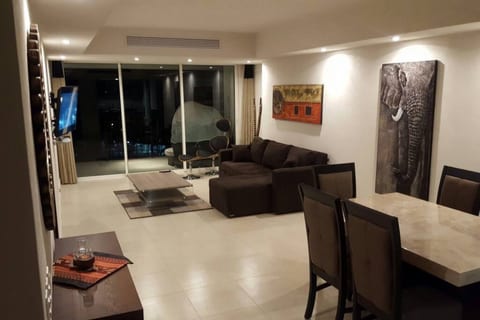 Grand Venetian - Zen oceanview condo in hotel zone