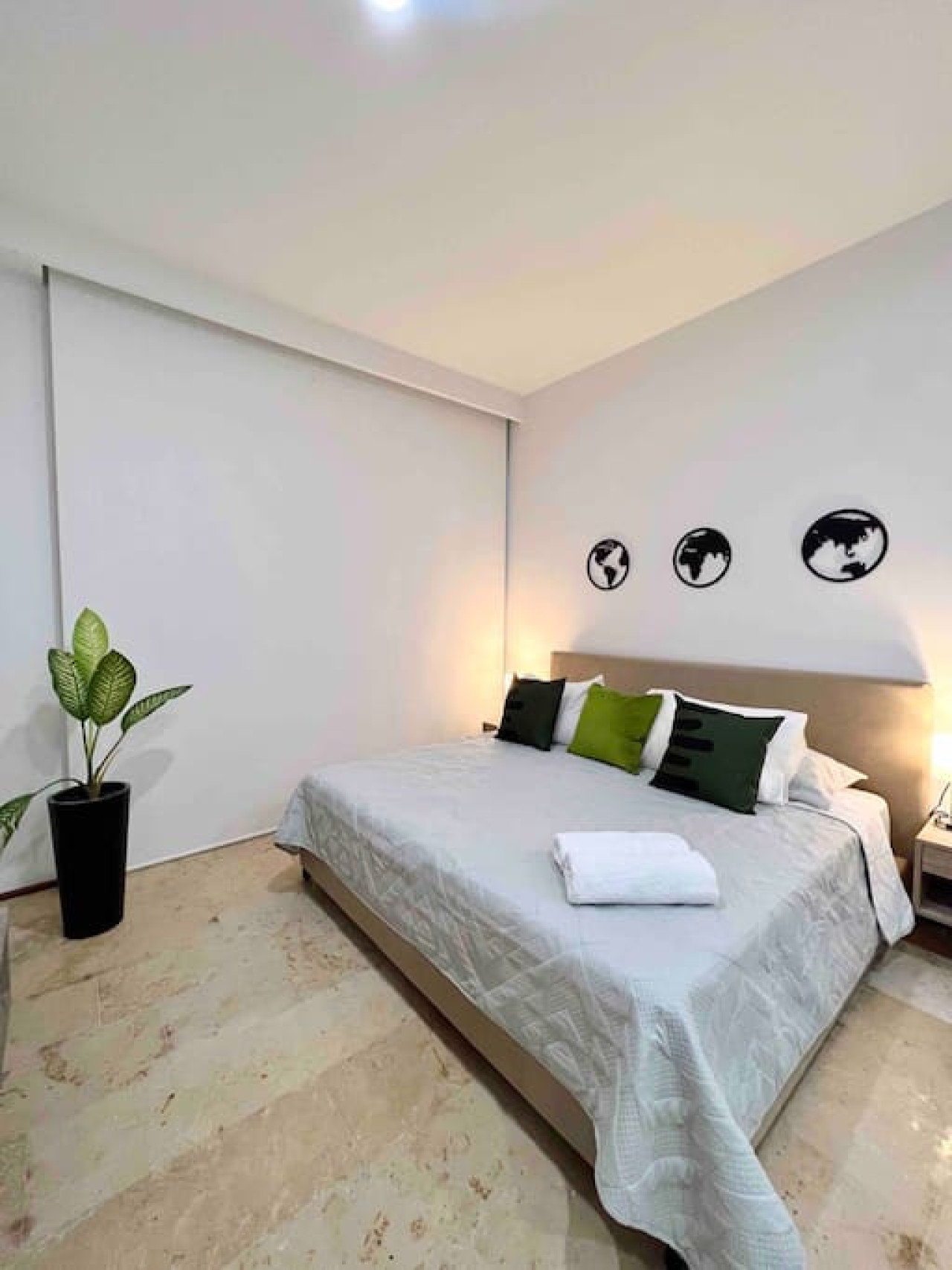 luxury-stay-at-menesse-08-pool-jacuzzi-sauna-and-gym-included/