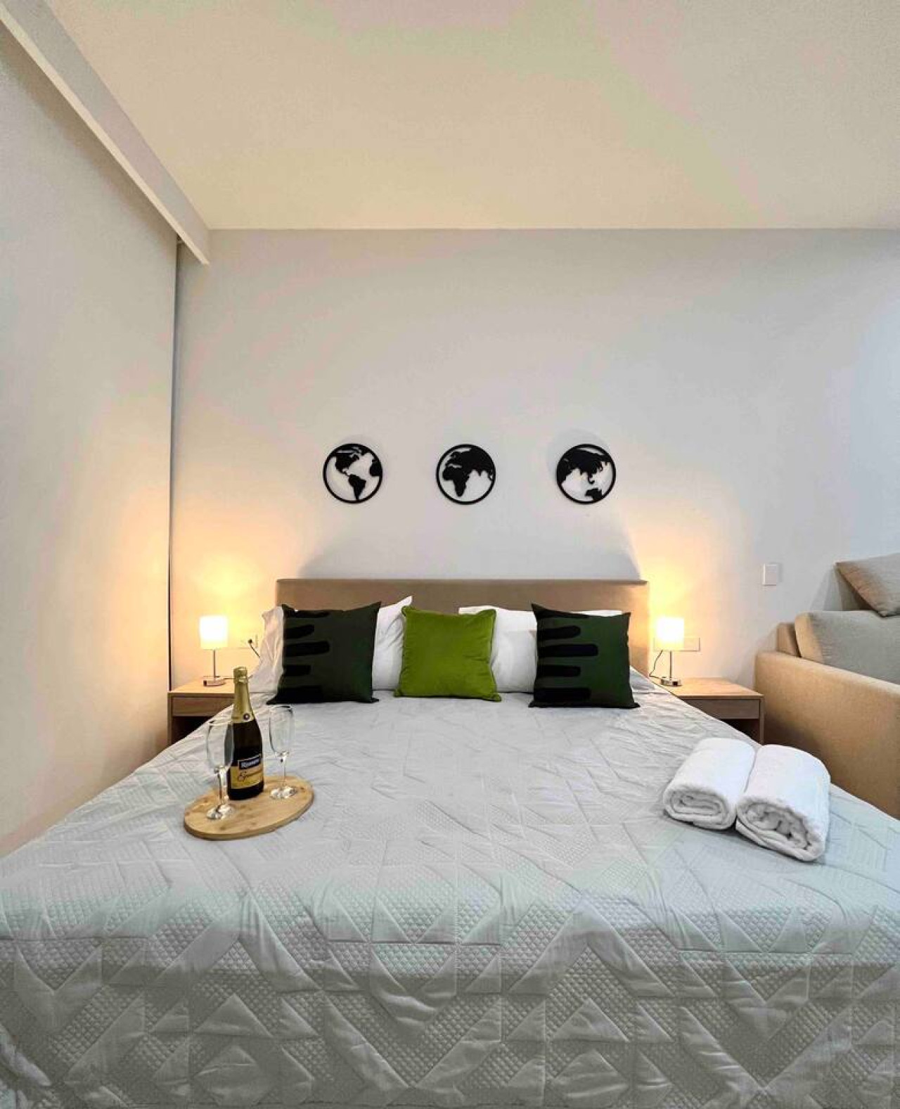 luxury-stay-at-menesse-08-pool-jacuzzi-sauna-and-gym-included/