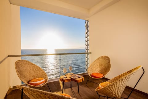 Chic Oceanfront Studio Loft – Unique Art & Views