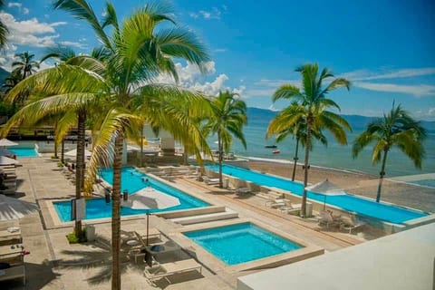 Chic Oceanfront Studio Loft – Unique Art & Views
