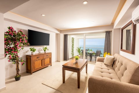 Serene Beachfront Escape – Includes Delicious Breakfast
