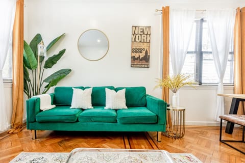 Real Estate-4dc03d5b-4c7b-41a7-b3e1-092a7c614a14-RUTH_ELTONST_050923-124.JPG