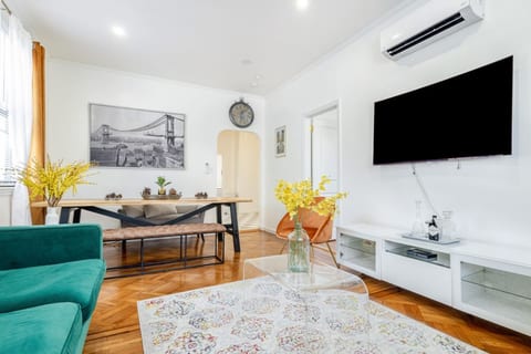 Real Estate-4dc03d5b-4c7b-41a7-b3e1-092a7c614a14-RUTH_ELTONST_050923-119.JPG