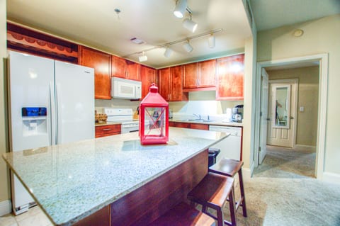 Laketown Wharf 1032