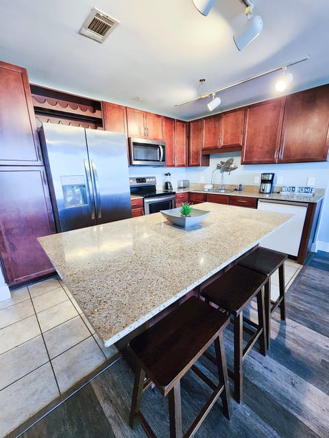 Laketown Wharf 1133