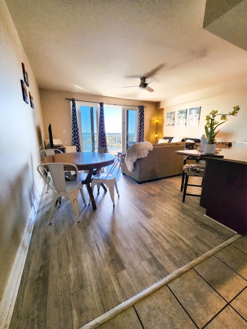 Laketown Wharf 1036