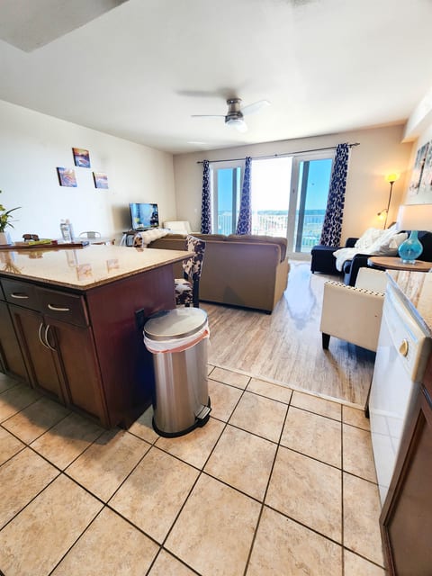 Laketown Wharf 1036
