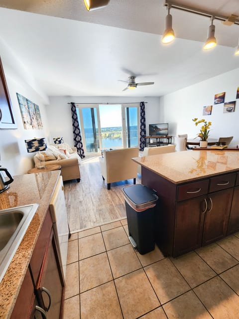Laketown Wharf 1035