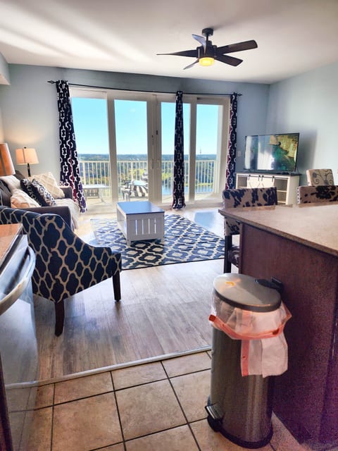 Laketown Wharf 1135