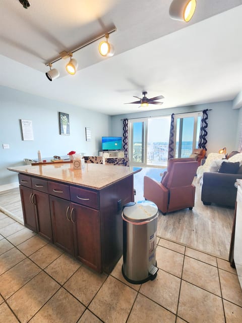Laketown Wharf 1136