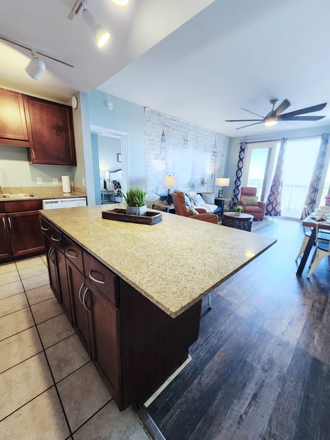 Laketown Wharf 1530