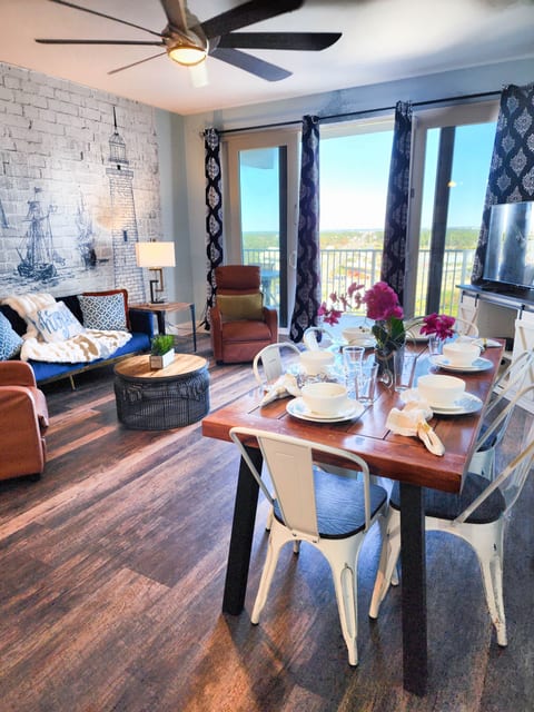 Laketown Wharf 1530