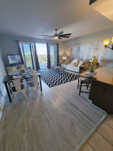 Laketown Wharf 1436
