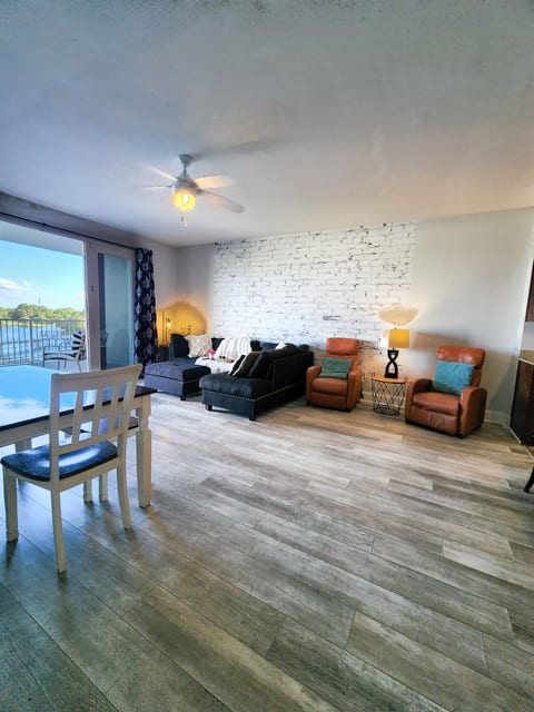 Laketown Wharf 334
