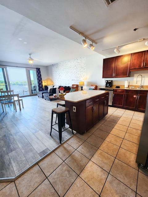Laketown Wharf 334