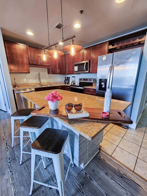 Laketown Wharf 429