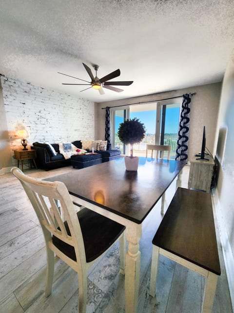 Laketown Wharf 534