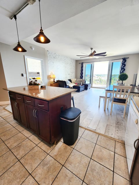 Laketown Wharf 534