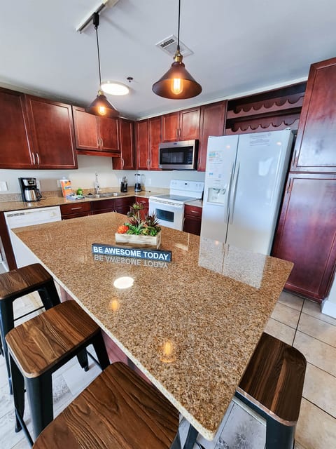 Laketown Wharf 534