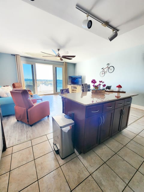 Laketown Wharf 535