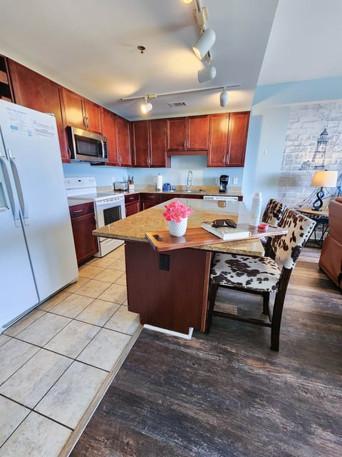Laketown Wharf 537