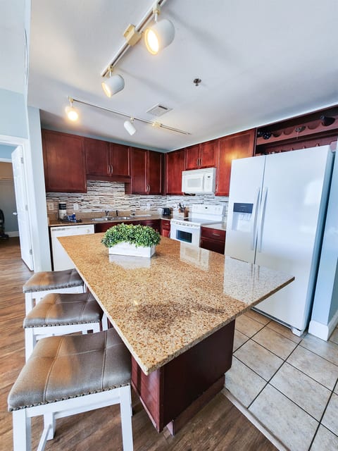 Laketown Wharf 631