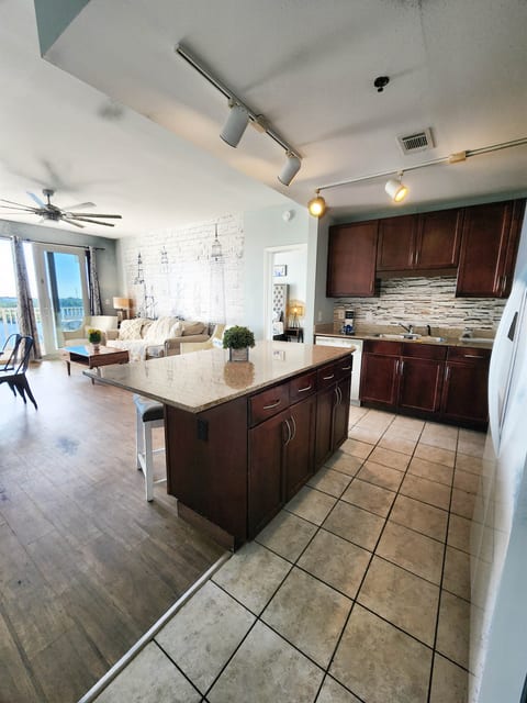 Laketown Wharf 631