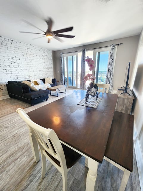 Laketown Wharf 734