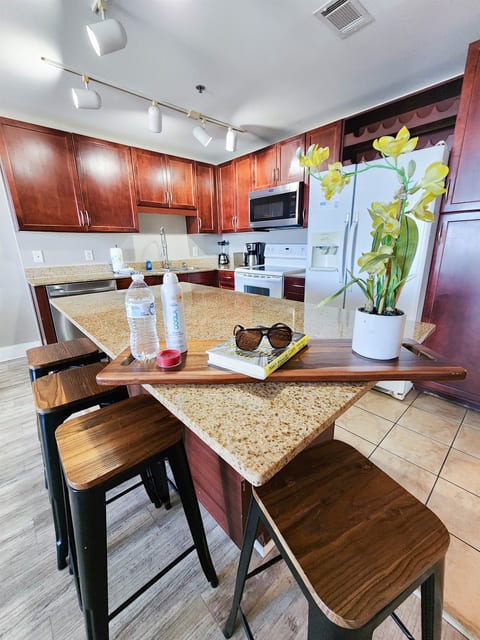 Laketown Wharf 734