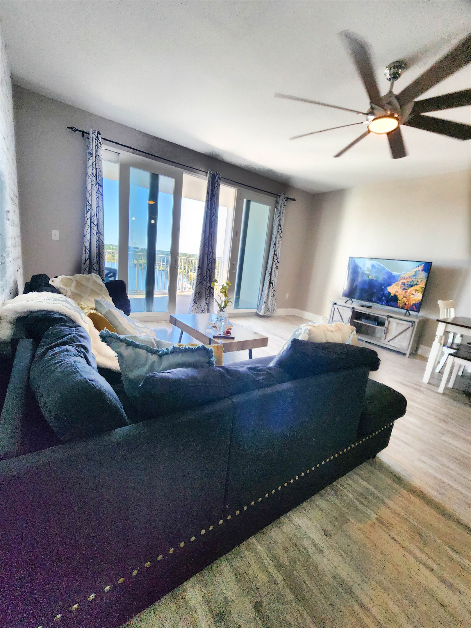 Laketown Wharf 734