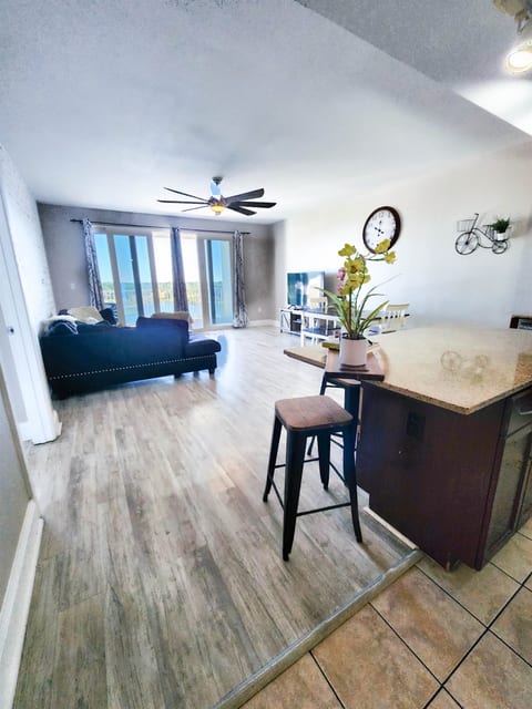 Laketown Wharf 734